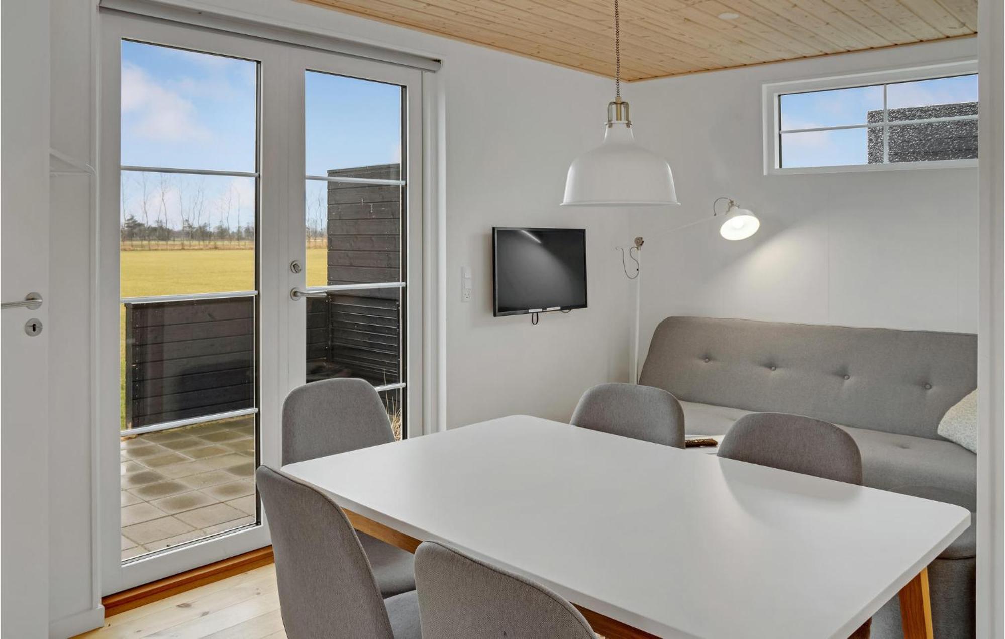 2 Bedroom Gorgeous Apartment In Vaeggerlose Bøtø By Eksteriør bilde