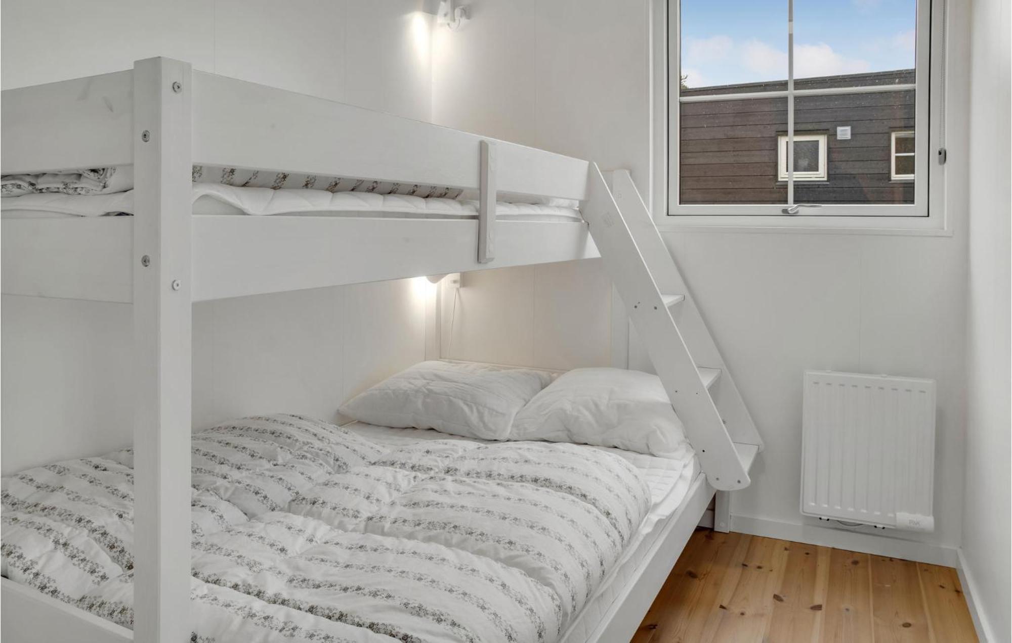 2 Bedroom Gorgeous Apartment In Vaeggerlose Bøtø By Eksteriør bilde